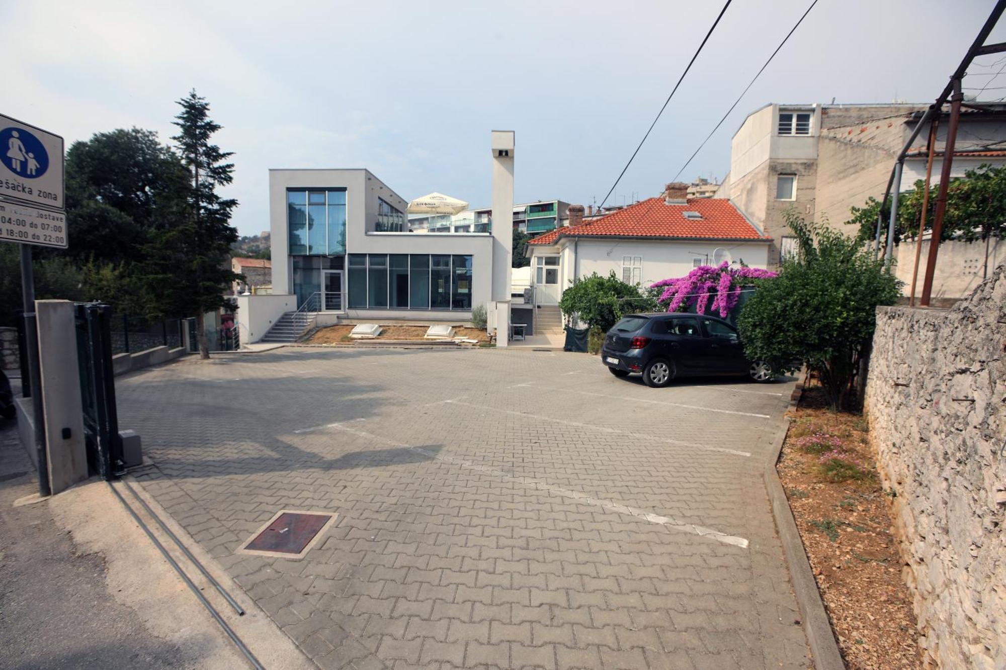 D R Apartments Sibenik Luaran gambar