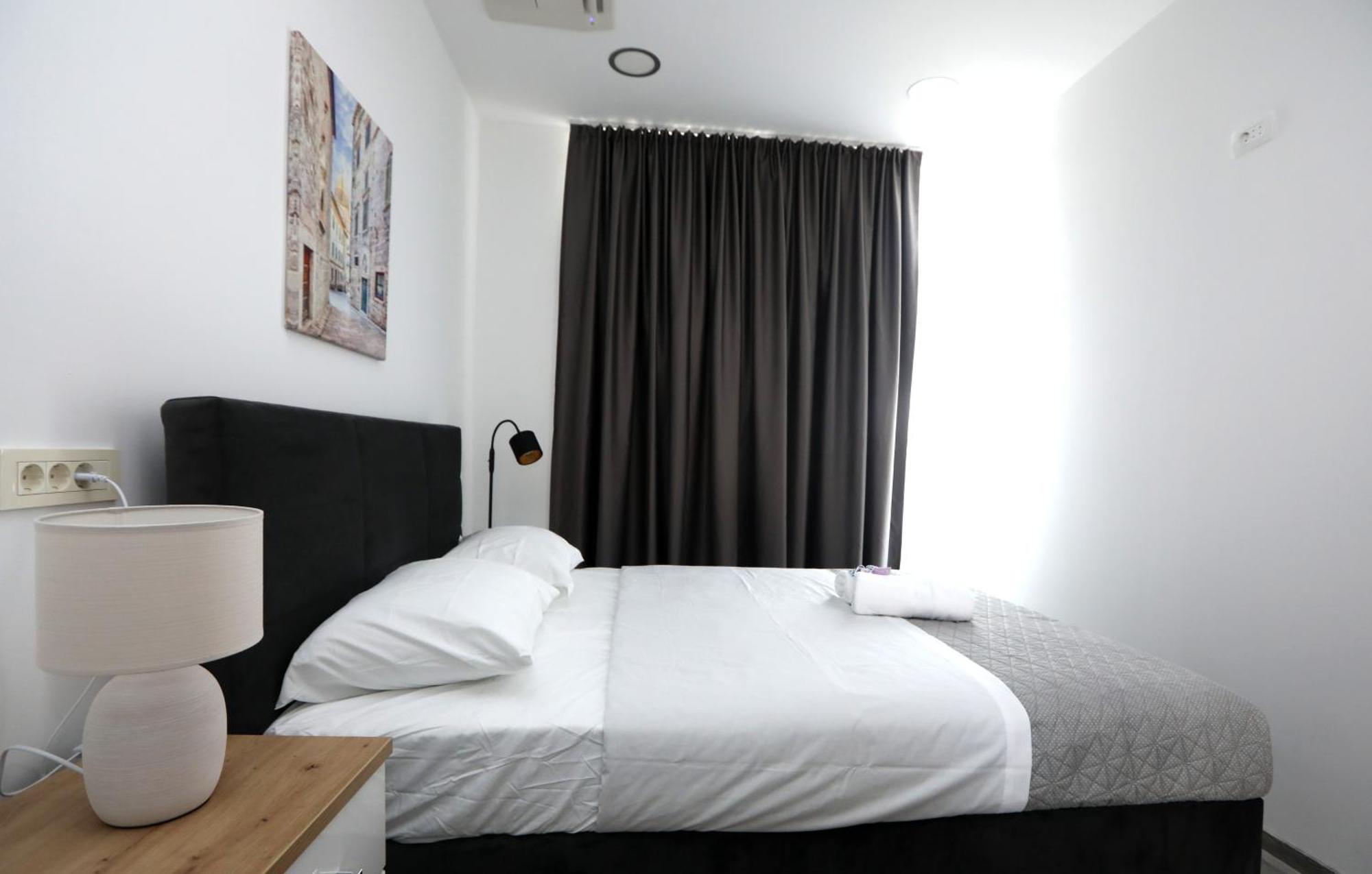 D R Apartments Sibenik Luaran gambar