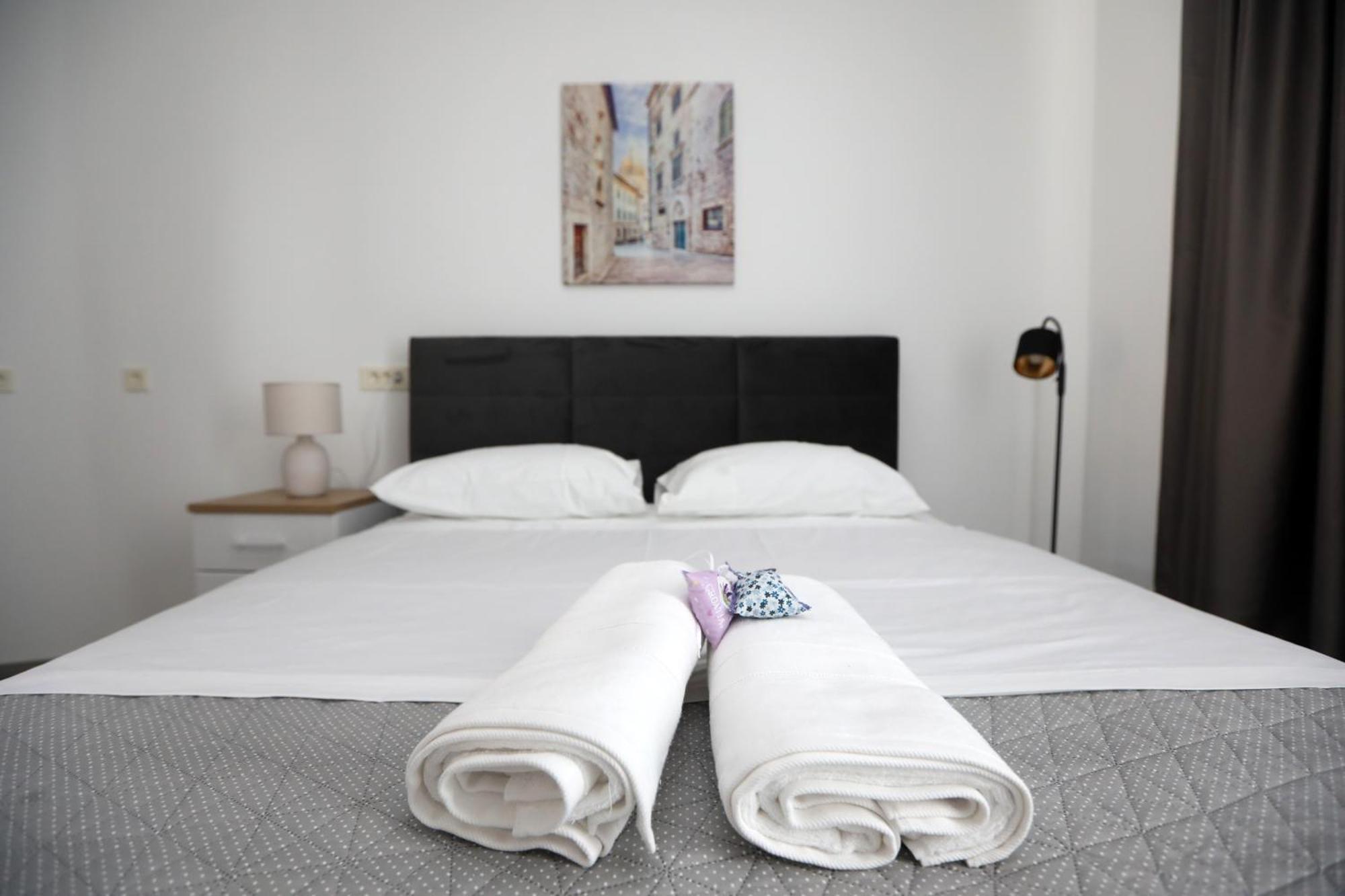 D R Apartments Sibenik Luaran gambar