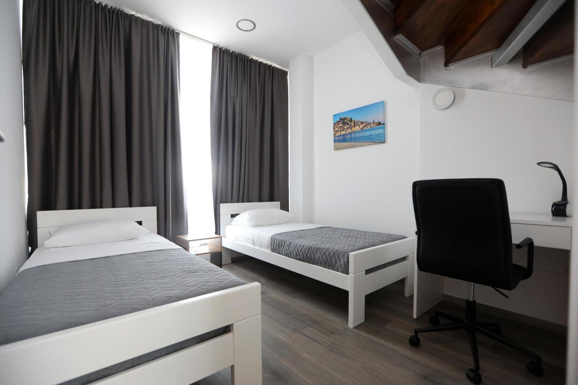 D R Apartments Sibenik Luaran gambar