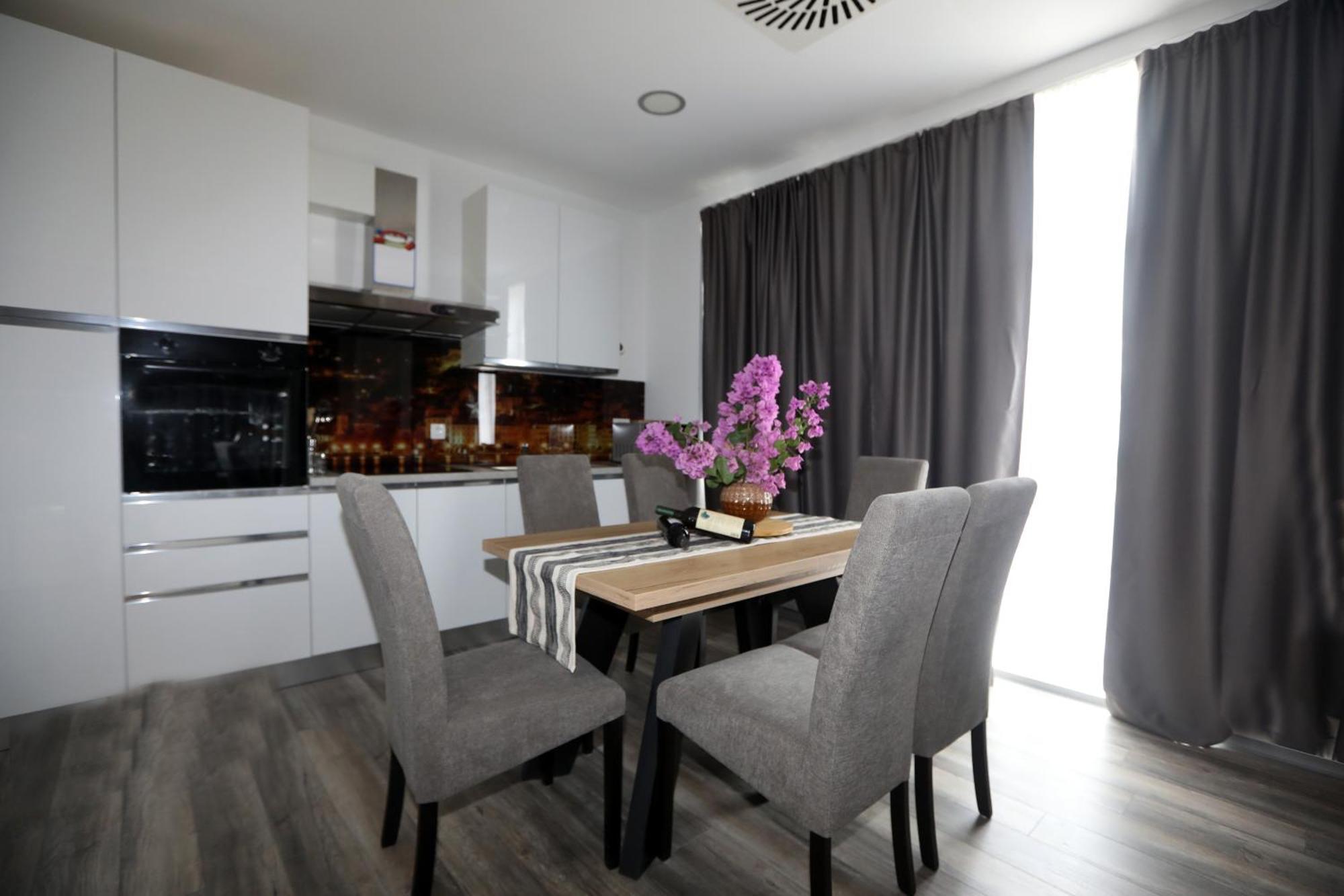 D R Apartments Sibenik Luaran gambar
